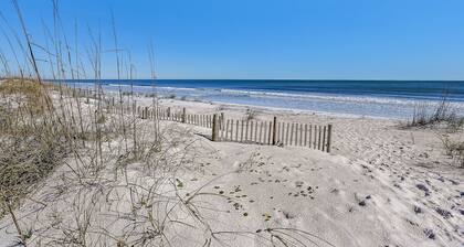 Newly Renovated Spacious Villa w/ Ocean views, Pool & Beach access