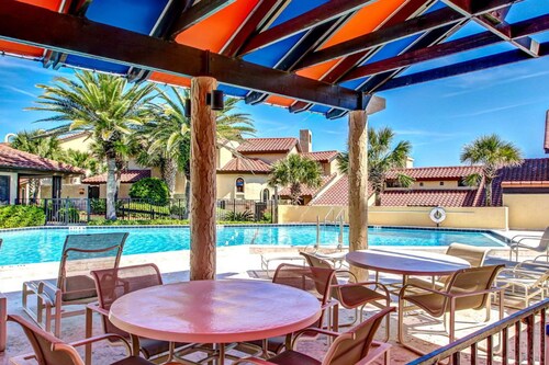 Newly Renovated Spacious Villa w/ Ocean views, Pool & Beach access