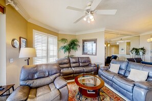TV - Oceanfront, 2nd-Floor Condo with Balcony, HDTVs, WiFi, AC & Shared Pool (Fernandina Beach)