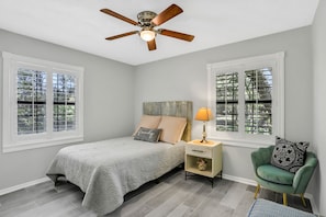 3 bedrooms, iron/ironing board, internet, bed sheets