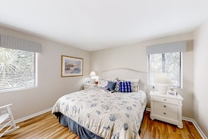 2 bedrooms, iron/ironing board, Internet, bed sheets