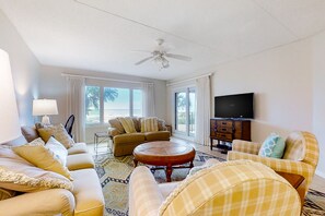 TV - Beachfront condo with beach access, balcony, AC, pool & tennis (Fernandina Beach)