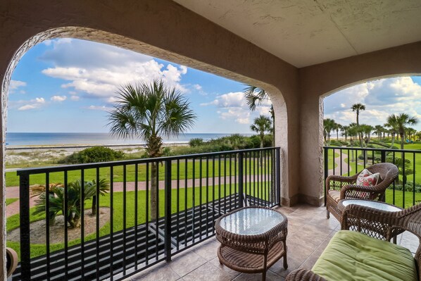 Property grounds - Beachfront condo with beach access, balcony, AC, pool & tennis (Fernandina Beach)
