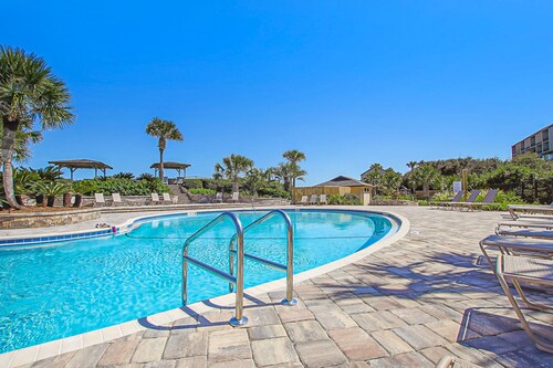 Amelia Island Plantation condo with ocean views & pool - dog-friendly