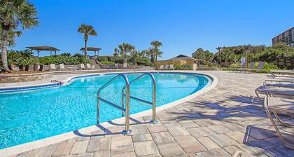 Amelia Island Plantation condo with ocean views & pool - dog-friendly