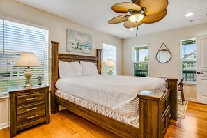 4 slaapkamers, een strijkplank/strijkijzer, gratis wifi, beddengoed