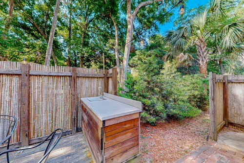 Inviting waterfront cottage w separate garage apartment and stunning marsh view