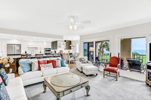 TV - Lovely Amelia Island Condo with pool, W/D & central AC (Fernandina Beach)