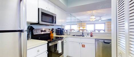 冰箱、微波炉、烤箱、炉灶