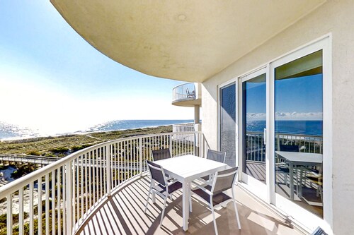 Beautiful Oceanfront Getaway w/Shared Pool, Central AC, Elevator, & W/D