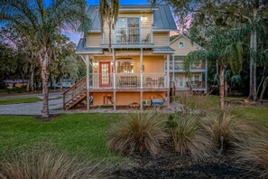 Exterior - Inviting waterfront cottage with balcony, firepit, marsh views, & washer/dryer (Fernandina Beach)
