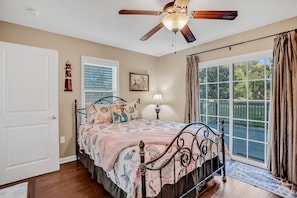 2 bedrooms, iron/ironing board, free WiFi, bed sheets - Inviting waterfront cottage with balcony, firepit, marsh views, & washer/dryer (Fernandina Beach)