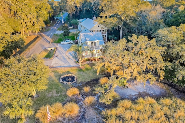 Exterior - Inviting waterfront cottage with balcony, firepit, marsh views, & washer/dryer (Fernandina Beach)