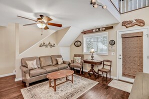 Smart TV, DVD player - Inviting waterfront cottage with balcony, firepit, marsh views, & washer/dryer (Fernandina Beach)