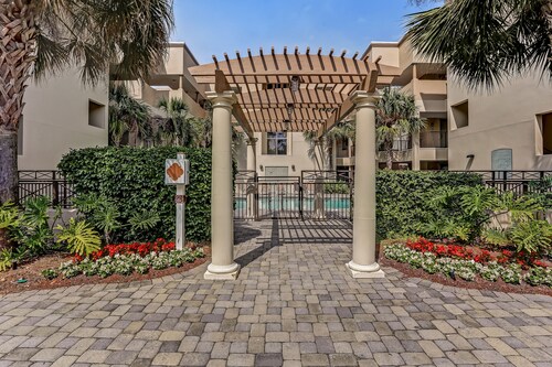 Wonderful Home Close to Beach w/Shared Pool, Free WiFi, Central AC, W/D