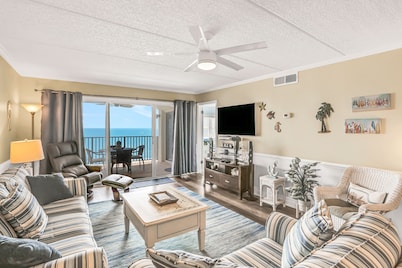 Ocean-view condo with a scenic balcony & W/D - pool and beach access
