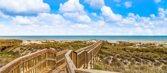 Charming Villa Just Steps to Beach & Shared Pool w/Central AC, Private WD, WiFi
