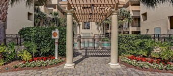 Dog-Friendly Tennis Villa Suite in Amelia Island w/Shared Pool, Free WiFi