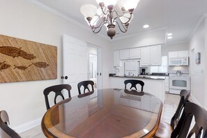 Dining - Home near beach with free WiFi, shared pool, central AC, private W/D (Fernandina Beach)