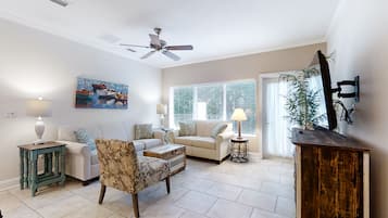 Televisión, reproductor de DVD y libros