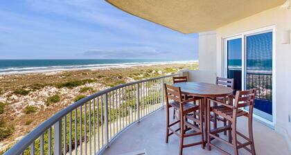 Oceanfront Condo with Great Ocean View, Balcony, Fast WiFi & 2 Shared Pools