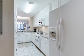 Fridge, microwave, oven, stovetop - Elegant, oceanfront condo with balcony, washer/dryer & on-site pool (Fernandina Beach)