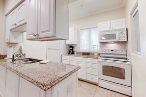 Fridge, microwave, oven, stovetop - Dog-Friendly Home Located In Gated Community w/Shared Pool, WiFi, Central AC, WD (Fernandina Beach)