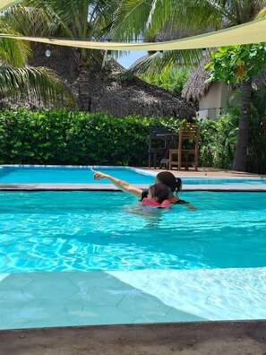 2 outdoor pools