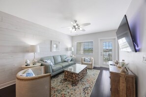 TV - Waterfront, Harbourside, Water Park, Beach, #4412 (Indian Rocks beach)