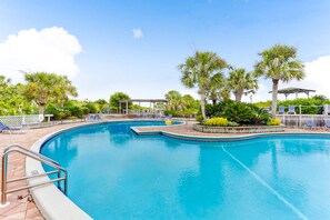 Pool - Renovated, dog-friendly condo near beach with balcony, pool & tennis (Fernandina Beach)