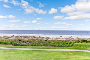 On the beach - Renovated, dog-friendly condo near beach with balcony, pool & tennis (Fernandina Beach)