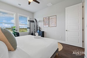 2 chambres, coffres-forts dans les chambres, bureau