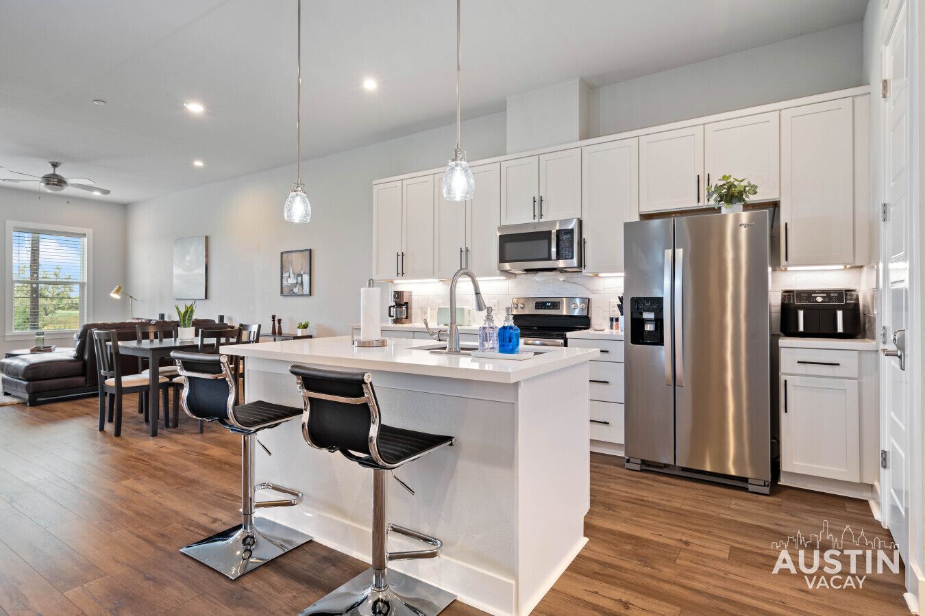 Refrigerador, microondas, horno y parrilla de estufa 