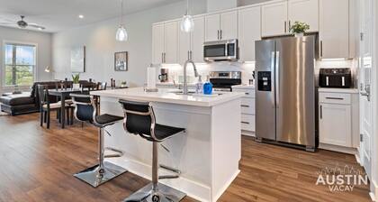 Pet-Friendly East ATX w/ Gym, Work Desk & Parking