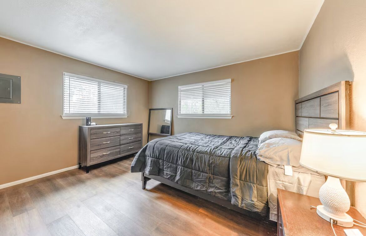 2 bedrooms, WiFi, bed sheets, wheelchair access