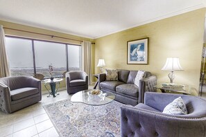 TV - Oceanfront condo with pool & tennis - balcony, AC, WiFi & washer/dryer (Fernandina Beach)