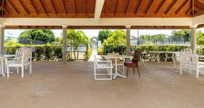 3rd Floor Condo wMountain Views