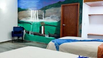 Familie tweepersoonskamer | Een bureau, gratis wifi