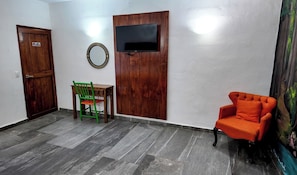 Familie tweepersoonskamer | Een bureau, gratis wifi