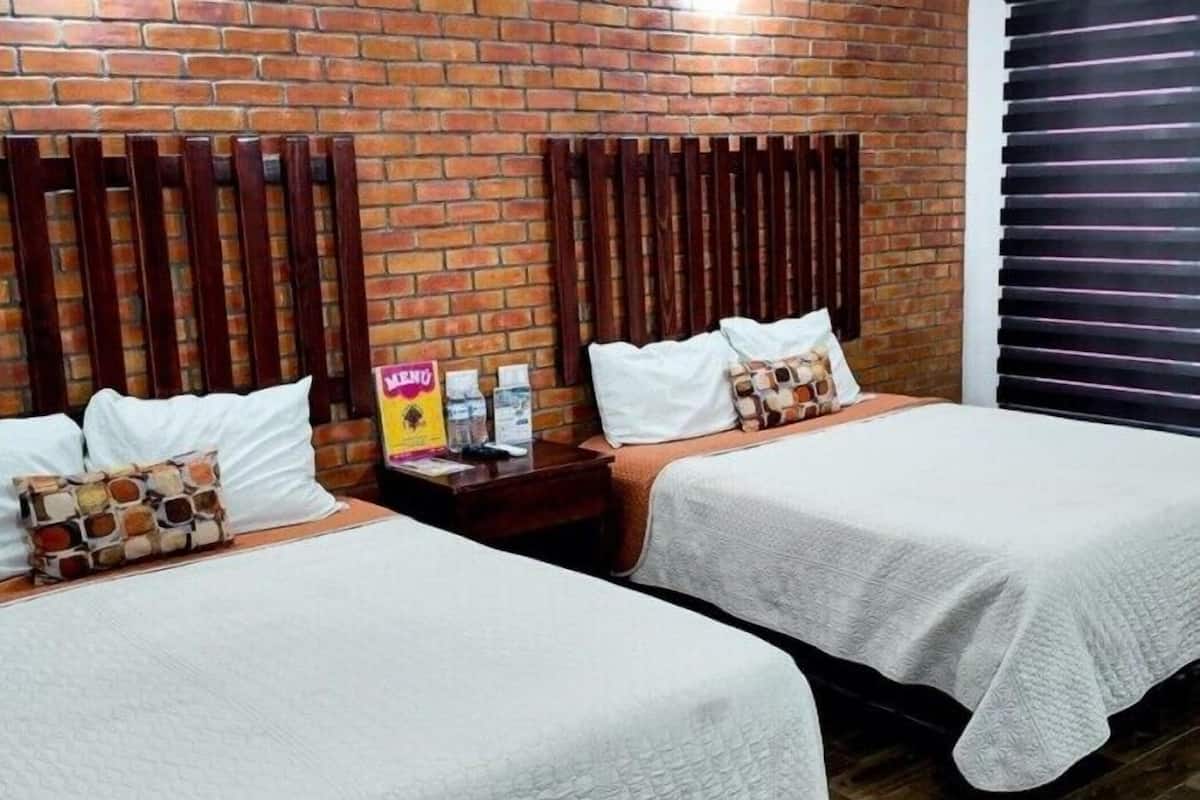 Familie tweepersoonskamer | Een bureau, gratis wifi