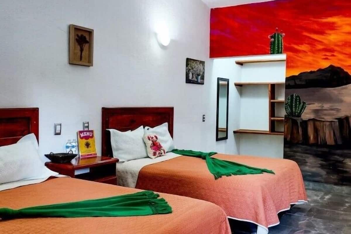 Familie tweepersoonskamer | Een bureau, gratis wifi