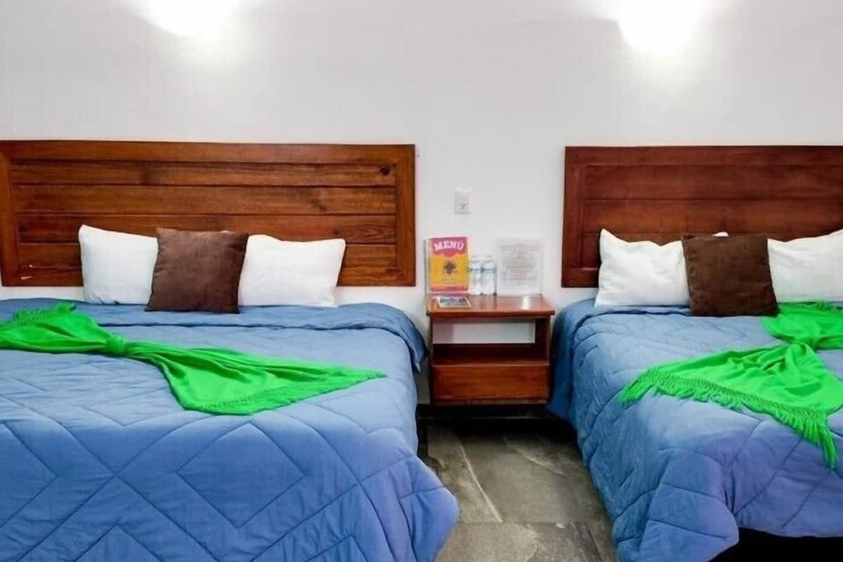 Familie tweepersoonskamer | Een bureau, gratis wifi