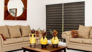 Deluxe Suite, River View | Free minibar, desk, free WiFi, bed sheets