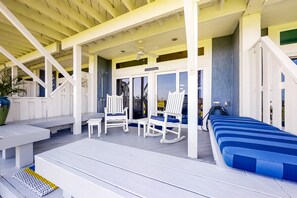 Property grounds - Oceanfront townhouse with ocean views, central AC, WiFi, & outdoor pool (Fernandina Beach)