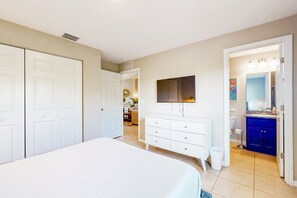 5 bedrooms, desk, iron/ironing board, free WiFi