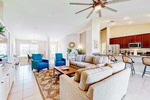 Fernseher, Bücher, Stereoanlage