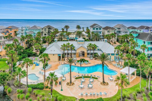 Spacious fourth-floor beachfront condo with pools, hot tub, fitness room