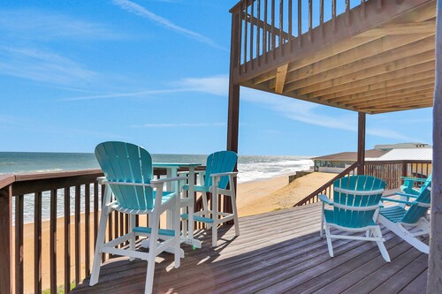 Dog-friendly beachfront home with beach access, deck, fireplace, W/D, AC