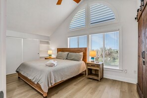 4 chambres, fer et planche à repasser, accès à Internet, literie fournie