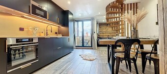 Modern 2BR Apt • Mountain Views & Private Parking